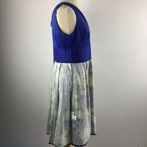 ROZ & Ali fit and flare, cross bodice, self tie box pleated skirt dress.… - Picture 9 of 12